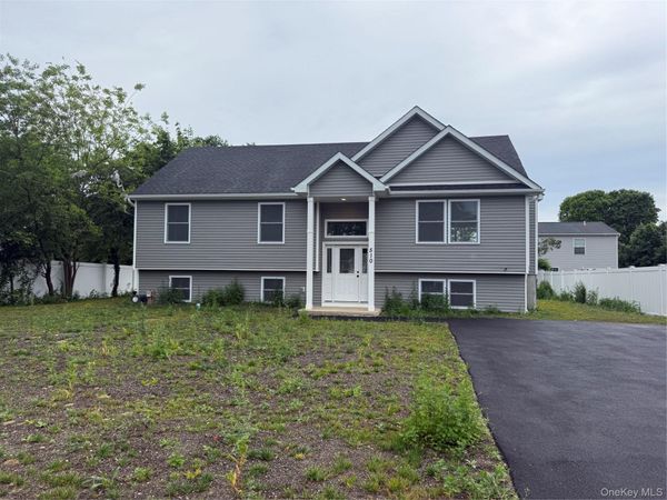 129 Southaven Avenue , Mastic, NY 11950