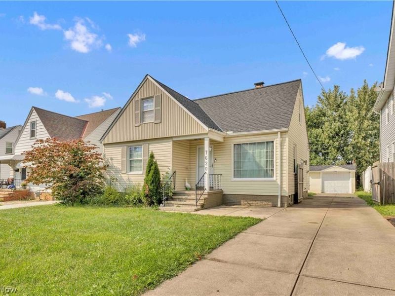 7620 Ivandale Drive, Parma, OH 44129 Photo 2