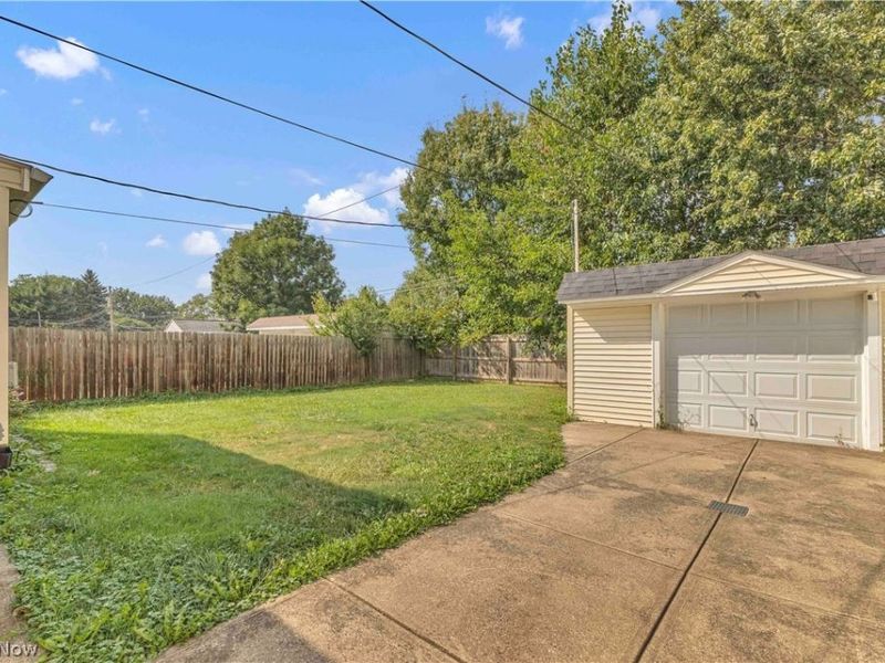 7620 Ivandale Drive, Parma, OH 44129 Photo 28