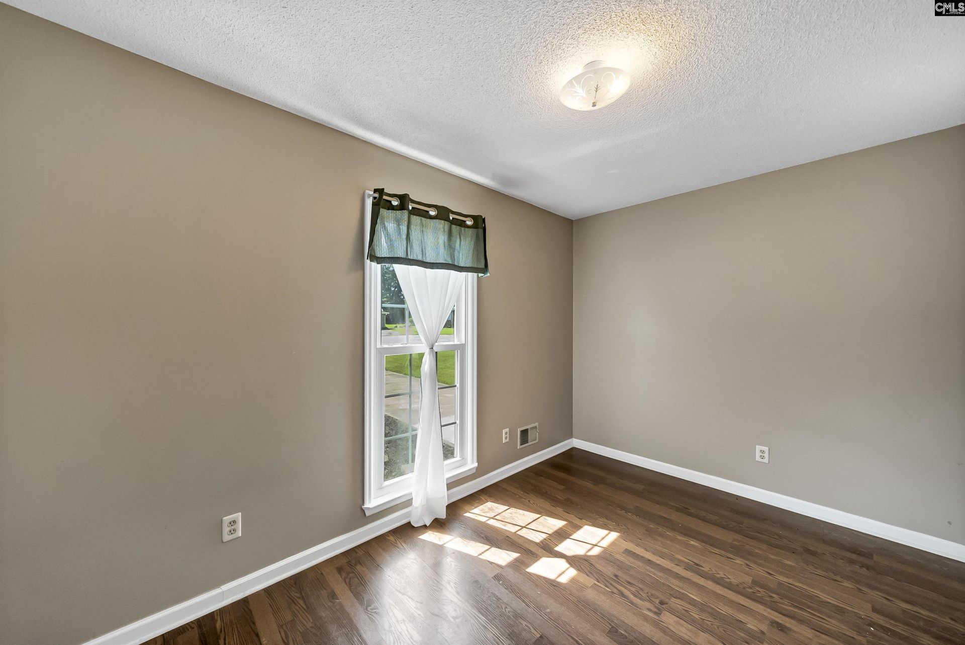 22 Barrister Drive Photo 16