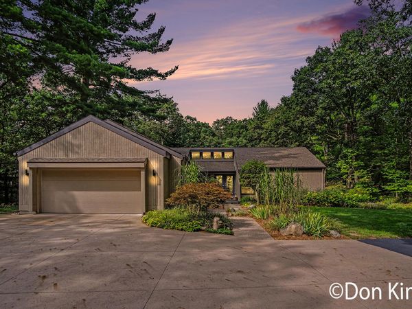 9020 Bailey Drive NE, Ada, MI 49301