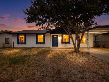 661 Edgeglen Drive, Dallas, TX 75217