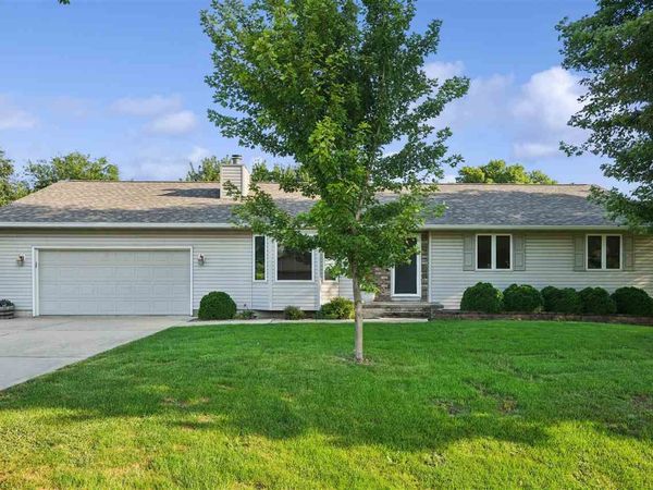 460 West B Ave, Walford, IA 52351