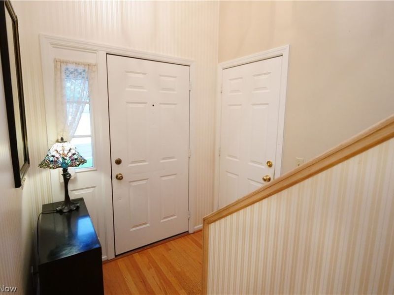 115 Ledbury Circle NE, Canton, OH 44721 Photo 2