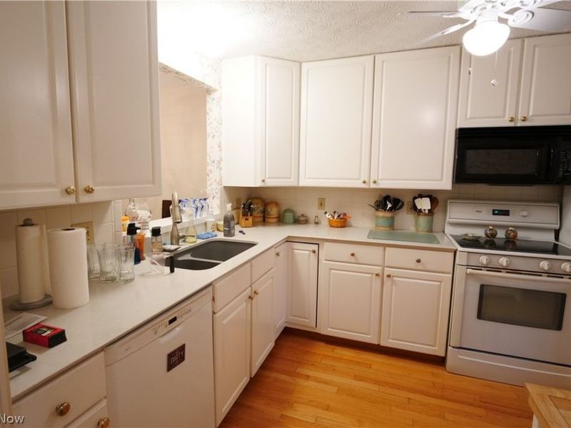 115 Ledbury Circle NE, Canton, OH 44721 Photo 4