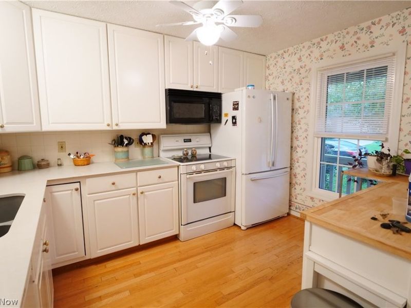 115 Ledbury Circle NE, Canton, OH 44721 Photo 5