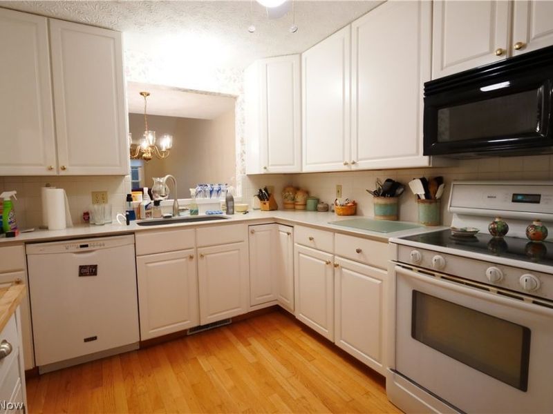 115 Ledbury Circle NE, Canton, OH 44721 Photo 7