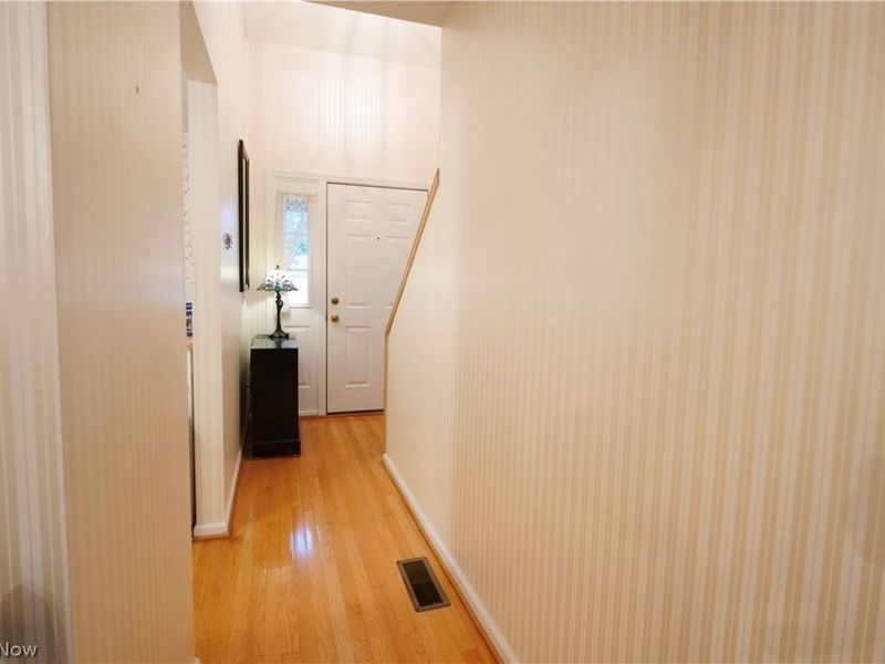 115 Ledbury Circle NE, Canton, OH 44721 Photo 8