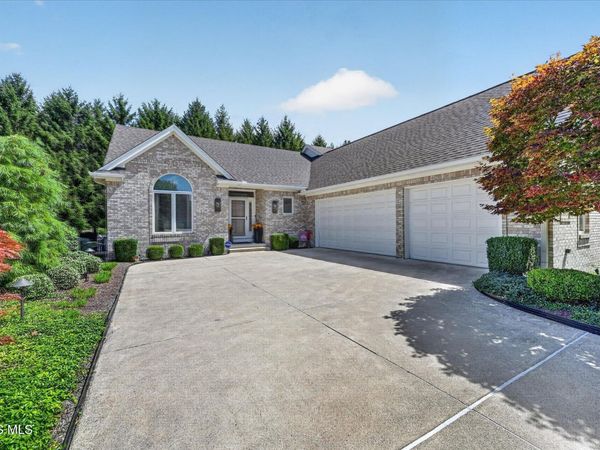 3915 Deer Valley Lane , Maumee, OH 43537