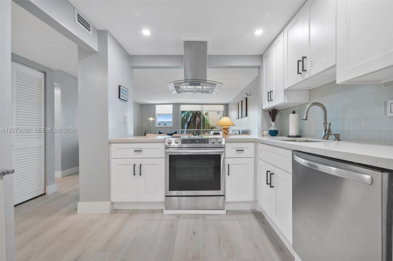 211 S Ocean Dr, Unit 302, Hollywood, FL 33019 Photo