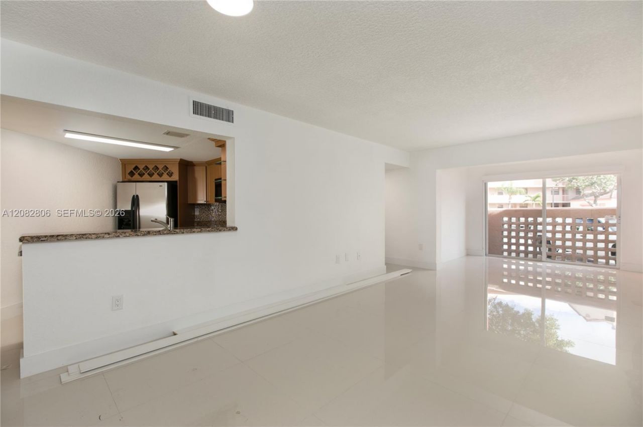 10241 NW 9 Street Cir , Unit 109-5, Miami, FL 33172 Photo