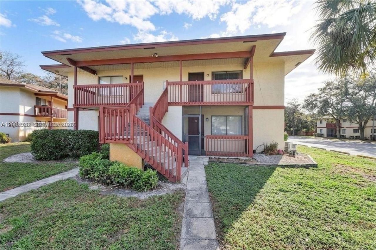 2070 NW 43rd Ter, Unit 6, Lauderhill, FL 33313 Photo