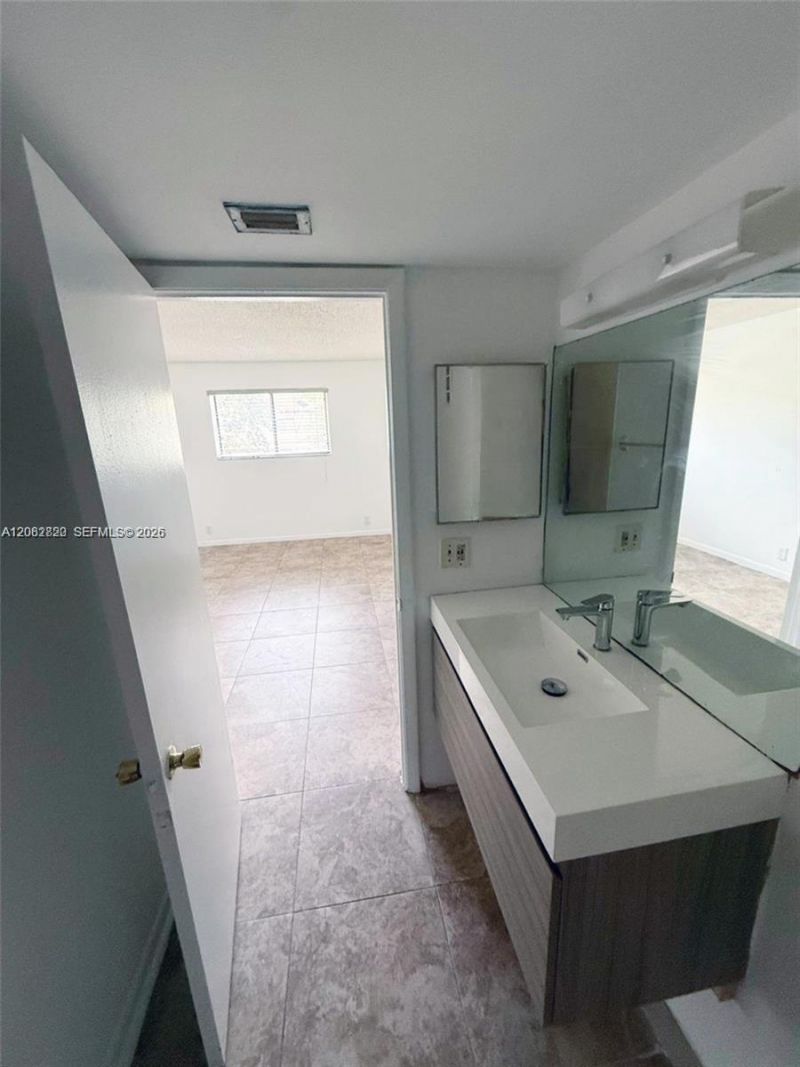 2070 NW 43rd Ter, Unit 6, Lauderhill, FL 33313 Photo