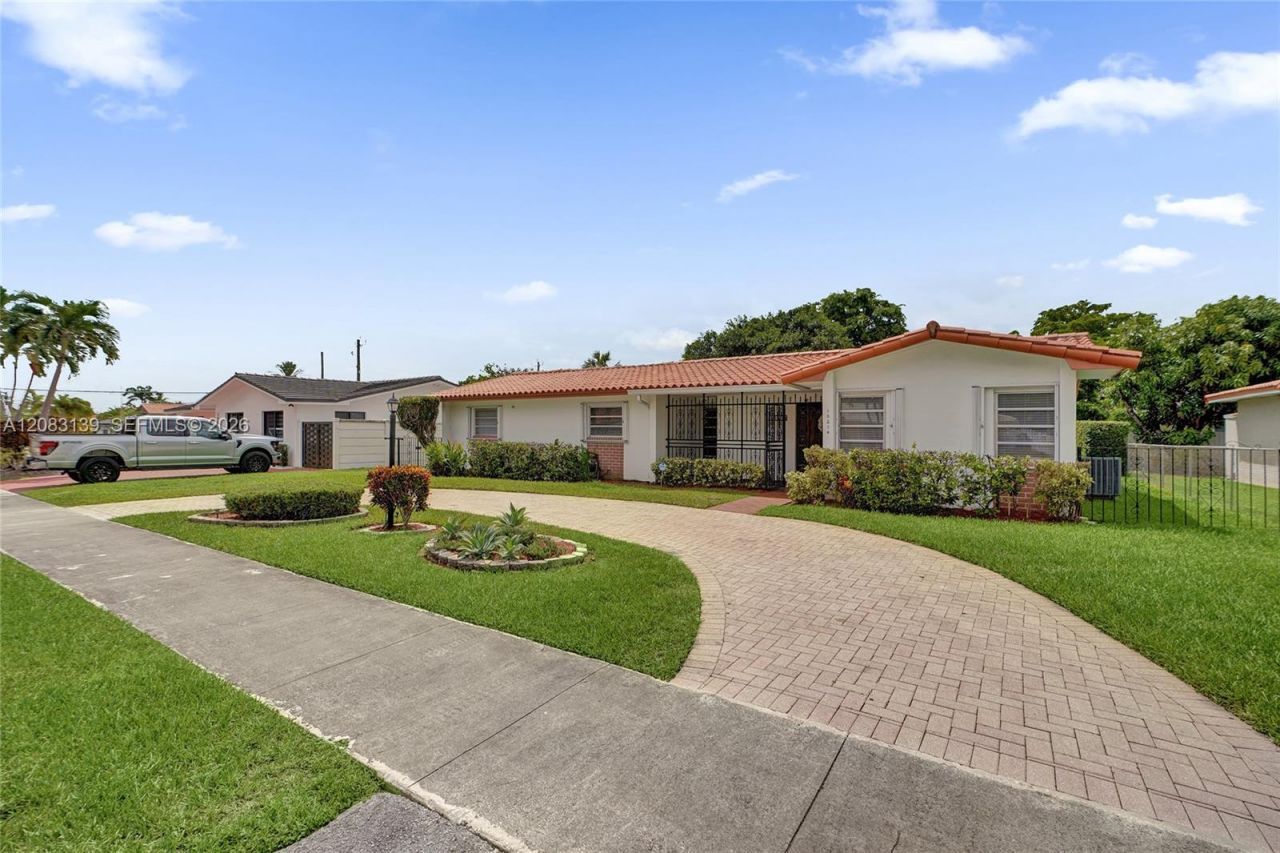 10214 SW 26th Ter , Miami, FL 33165 Photo