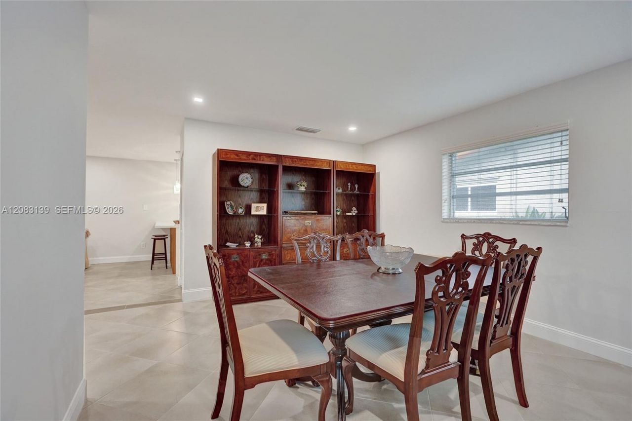 10214 SW 26th Ter, Miami, FL 33165 Photo