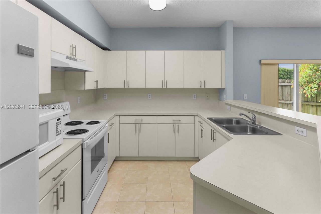 2324 SE 23rd Rd, Unit 2324, Homestead, FL 33035 Photo