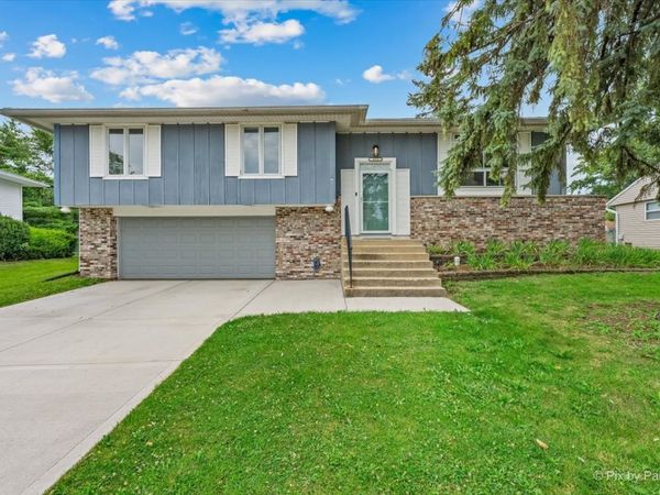 813 Krause Avenue , Streamwood, IL 60107