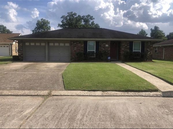 140 MAGNOLIA Drive, Belle Chasse, LA 70037