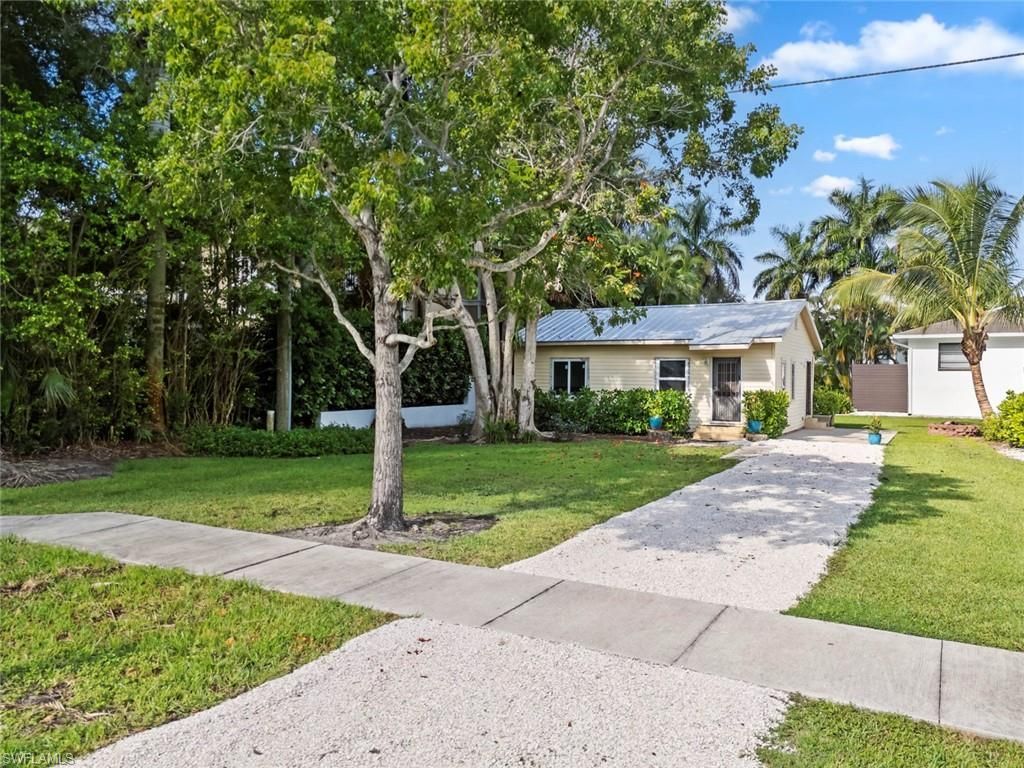 560 9th Ave S, Naples, FL 34102 Photo