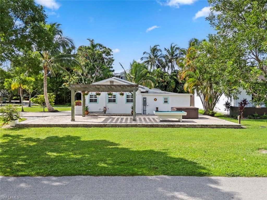 560 9th Ave S, Naples, FL 34102 Photo