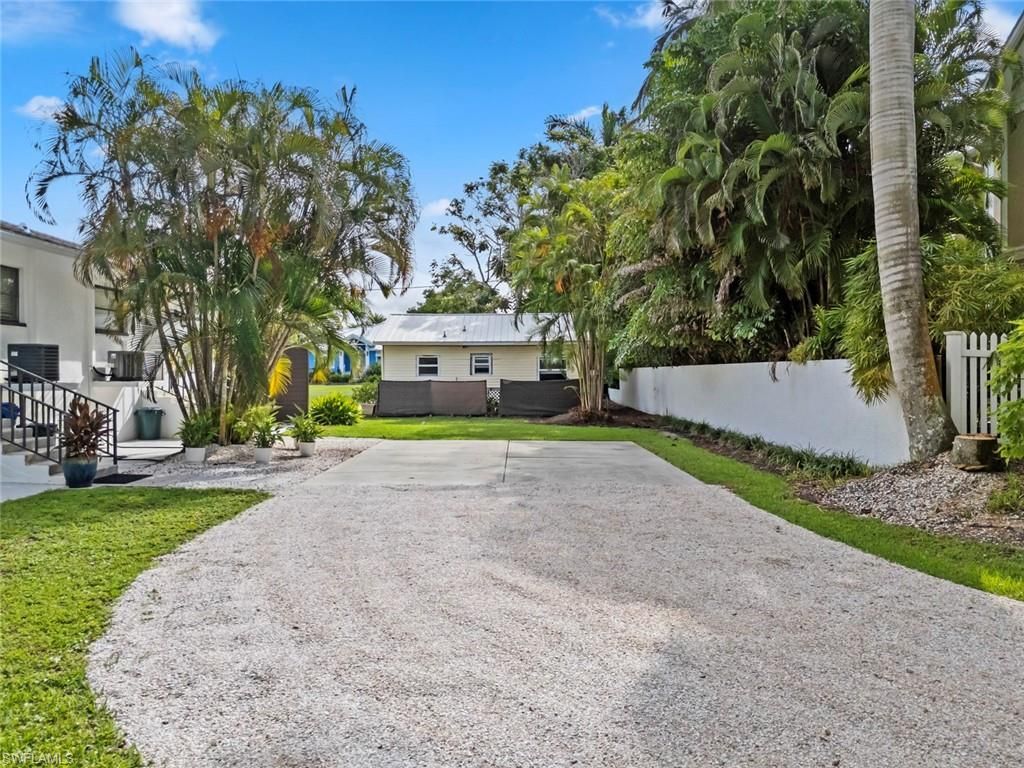 560 9th Ave S, Naples, FL 34102 Photo