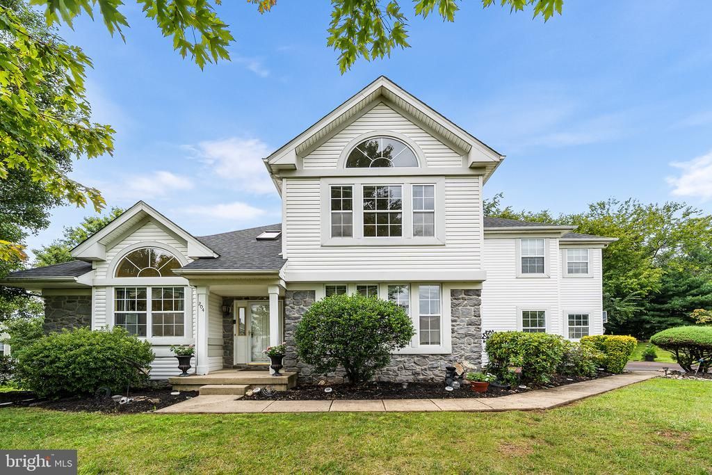 204 SOMERSET CIRCLE , CHALFONT, PA 18914