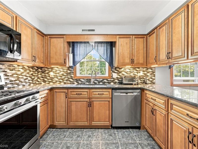 1364 Stonington Road NW, North Canton, OH 44720 Photo 13