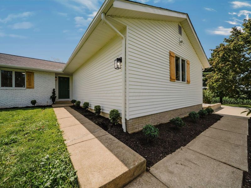13480 Robins Road, Westerville, OH 43082 Photo 2