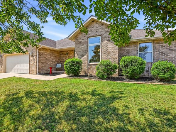 1911 Holly Springs Avenue , Nixa, MO 65714