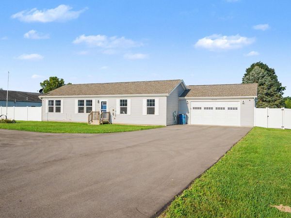 58062 Park Place, Dowagiac, MI 49047