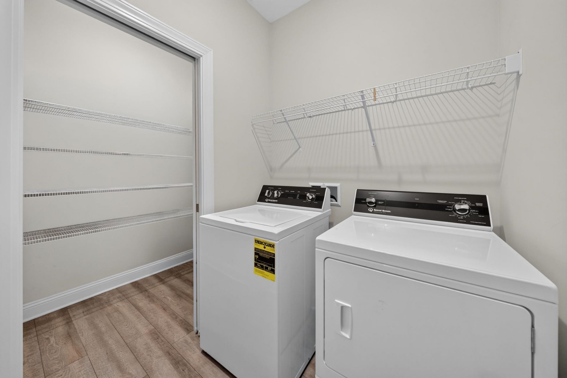 633 Aspen Loop  Photo 15
