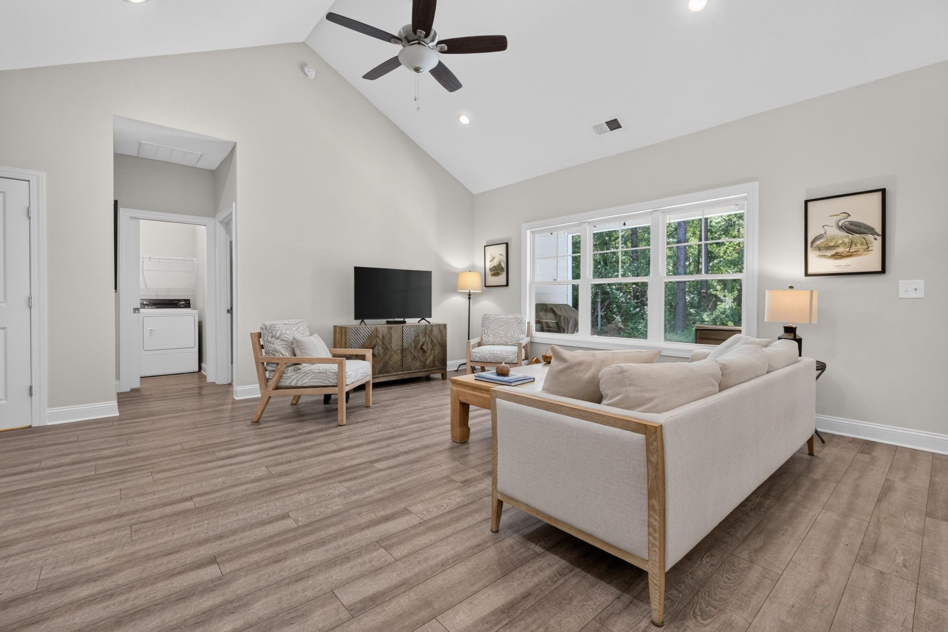 633 Aspen Loop  Photo 5