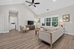 633 Aspen Loop  photo 4