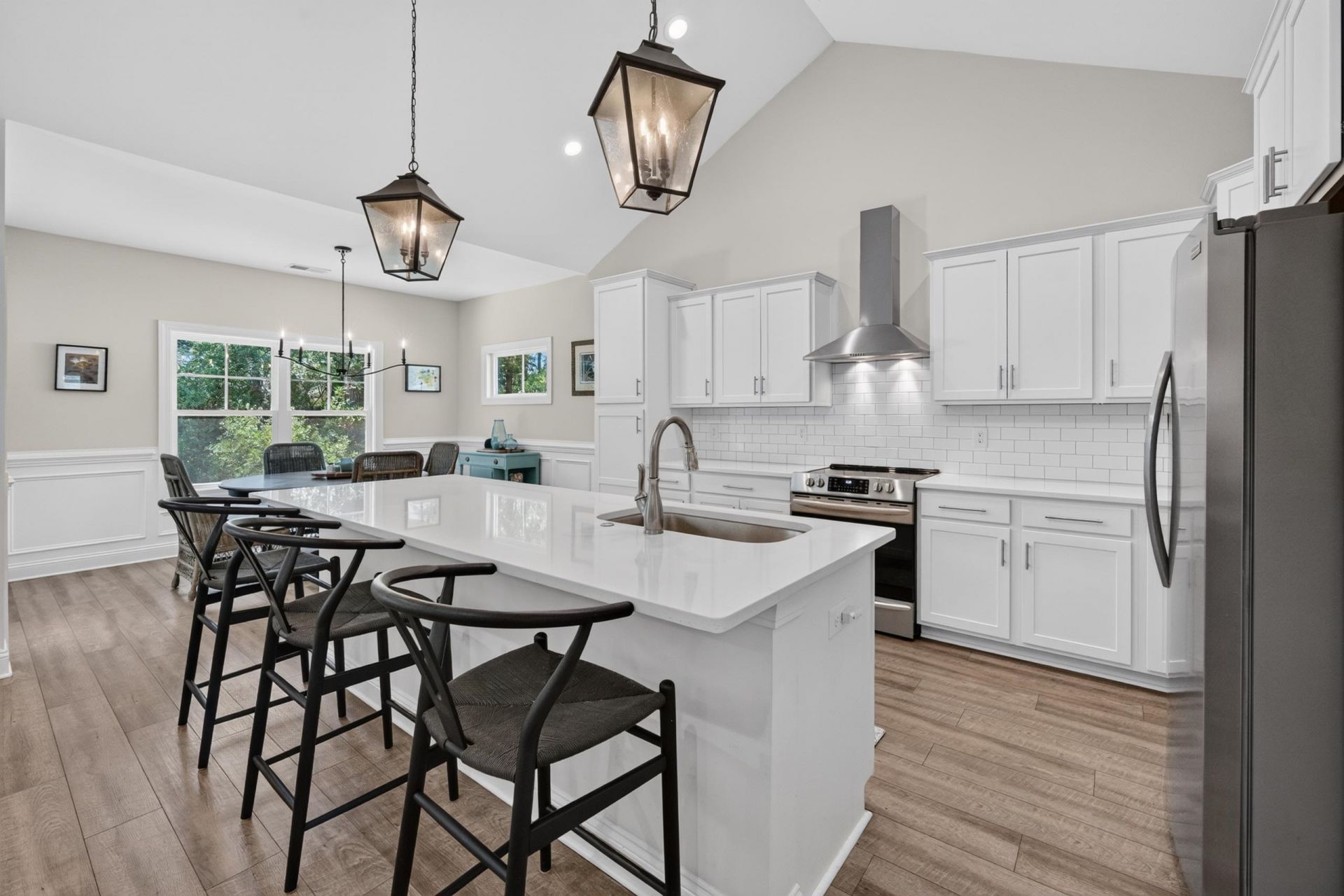 633 Aspen Loop  Photo 6