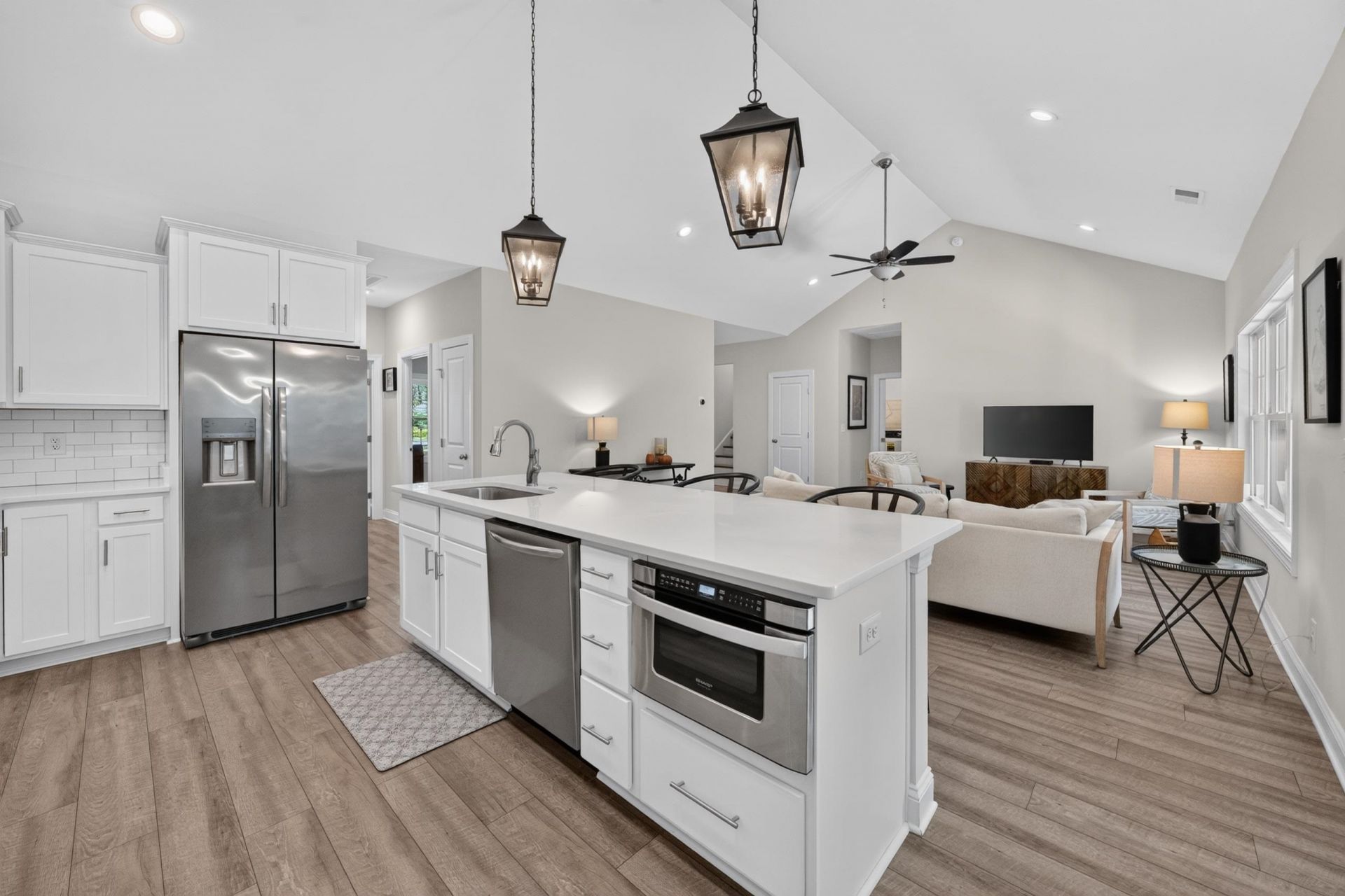633 Aspen Loop  Photo 7