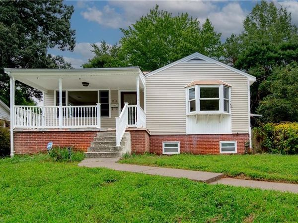 1511 Sharon Road , Winston-Salem, NC 27103