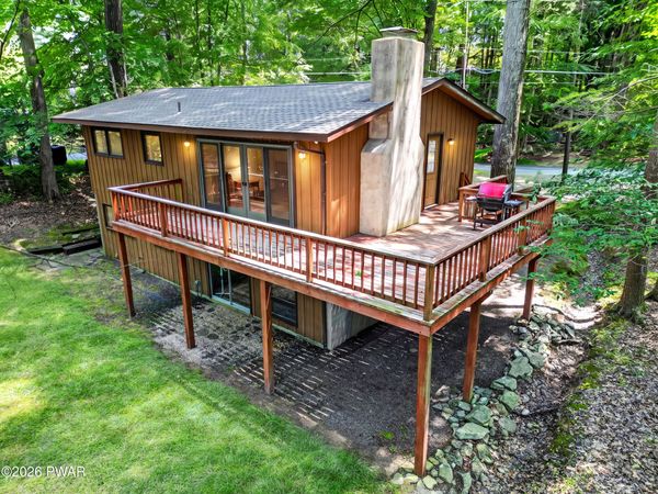 104 Waterfront Drive , Greentown, PA 18426