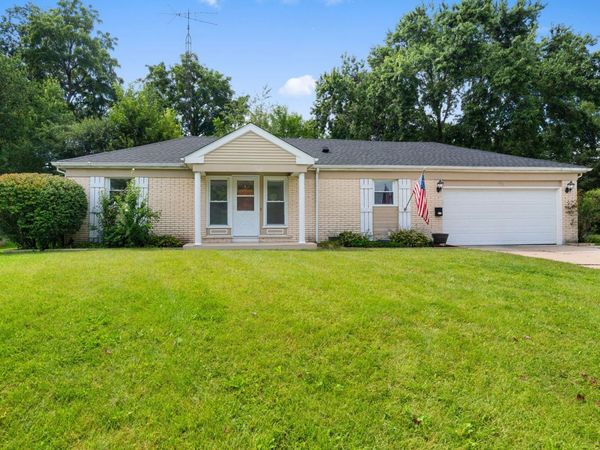 901 Hampton Court , McHenry, IL 60050