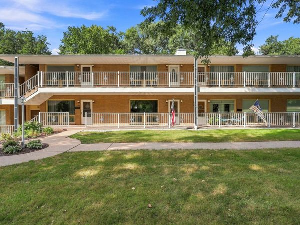1104 Kimberly Road , Unit 803, Bettendorf, IA 52722