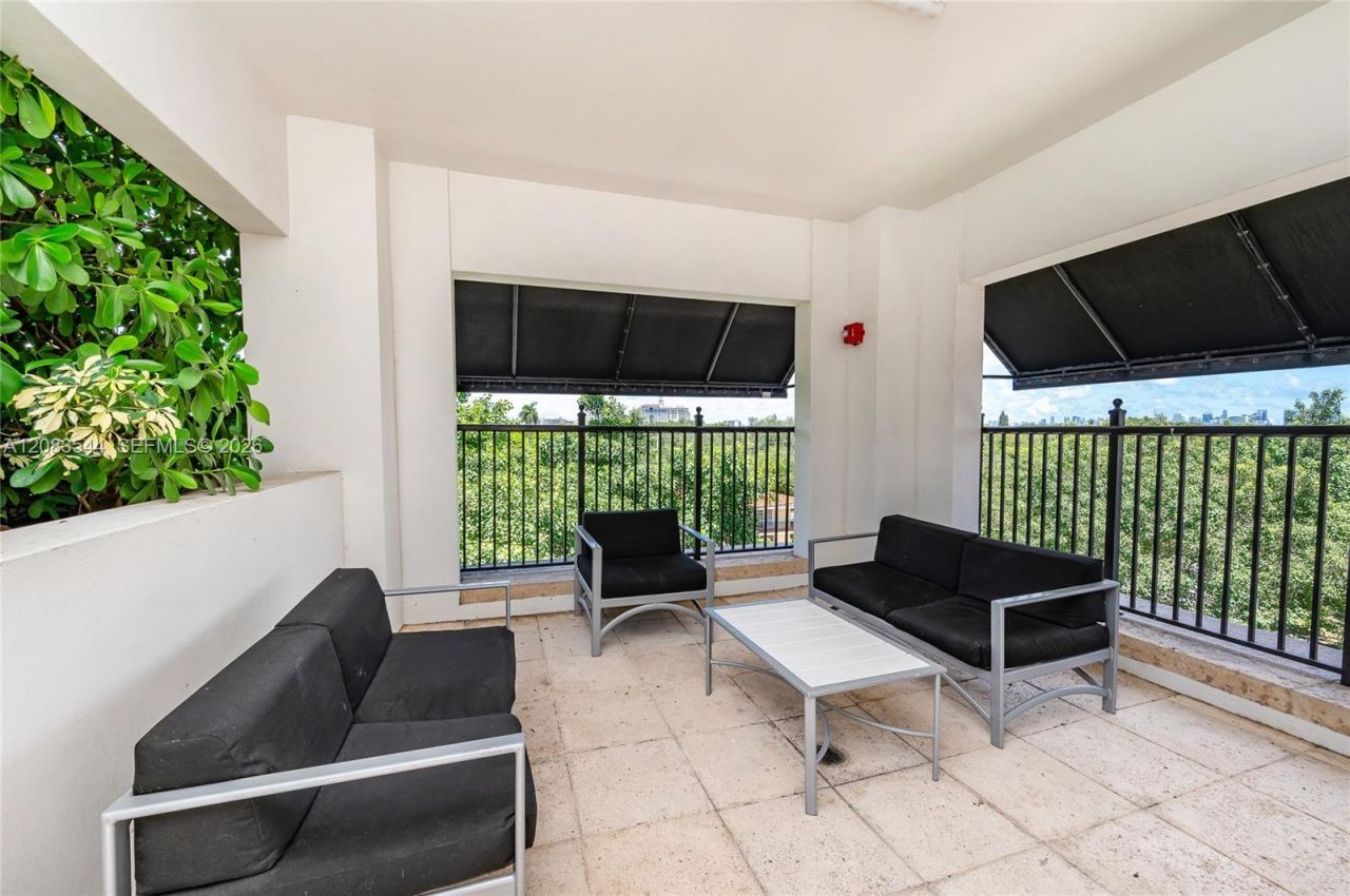 4100 Salzedo St, Unit 919, Coral Gables, FL 33146 Photo