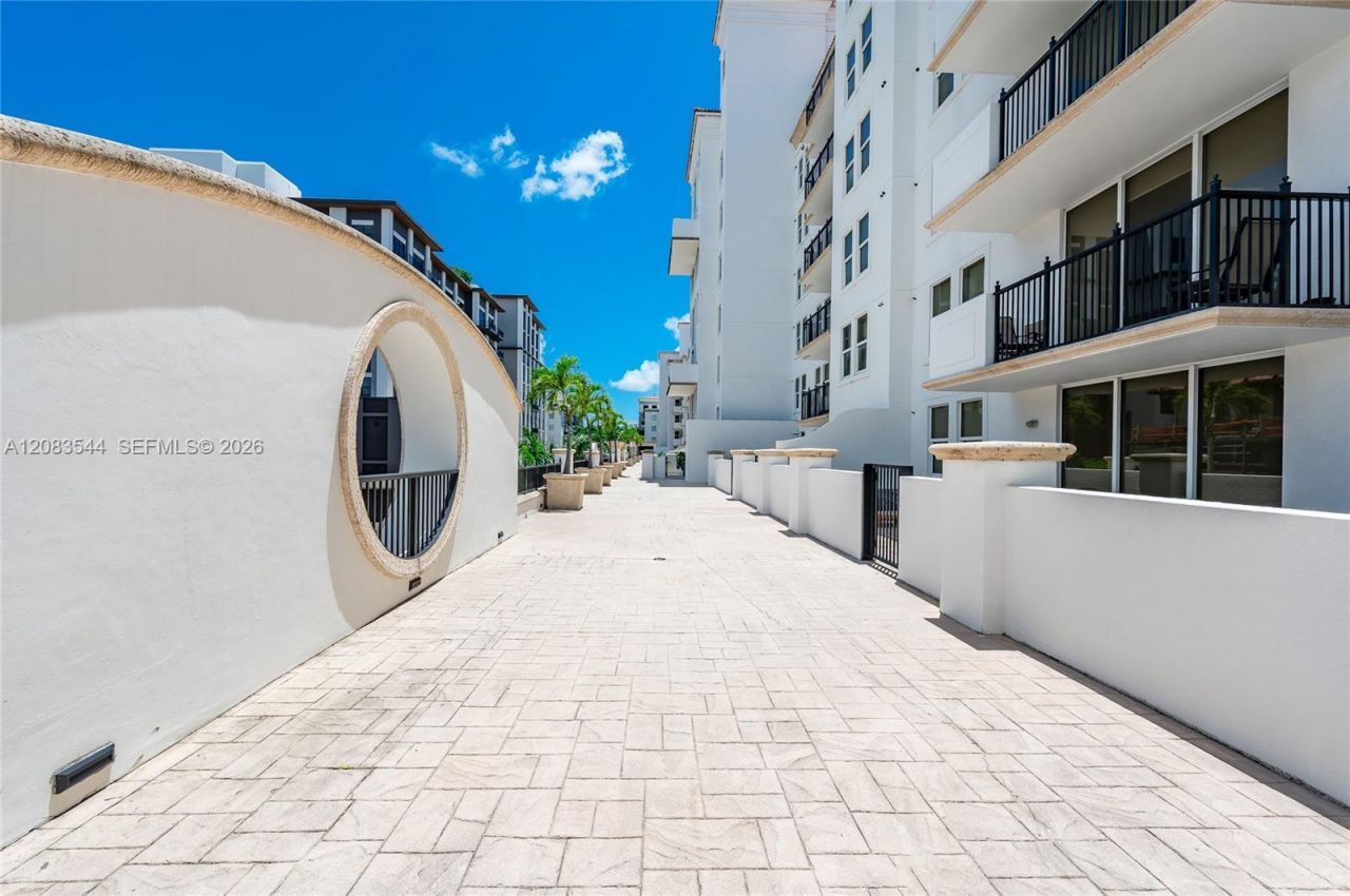 4100 Salzedo St, Unit 919, Coral Gables, FL 33146 Photo