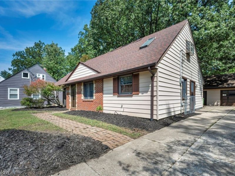 25595 Chatworth Drive, Euclid, OH 44117 Photo 2