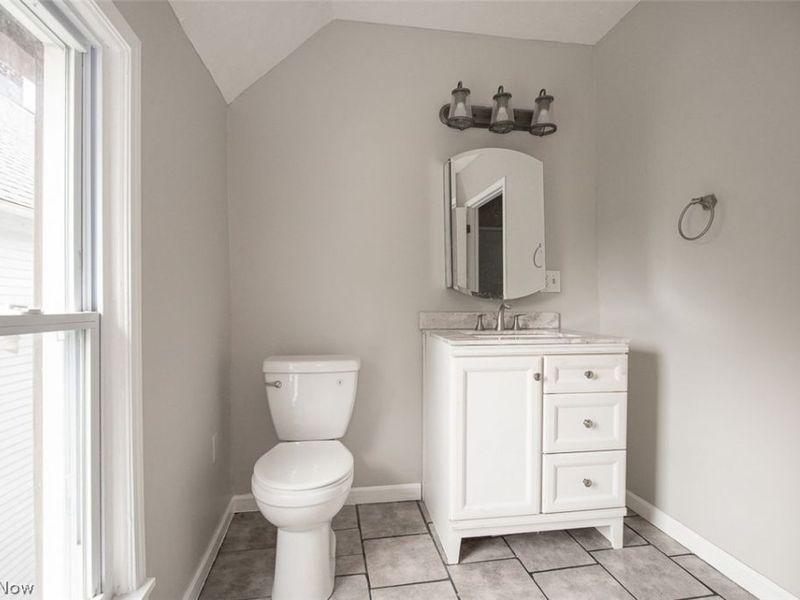 3635 46th Street, Unit Up, Cleveland, OH 44102 Photo 12