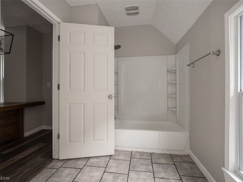 3635 46th Street, Unit Up, Cleveland, OH 44102 Photo 13