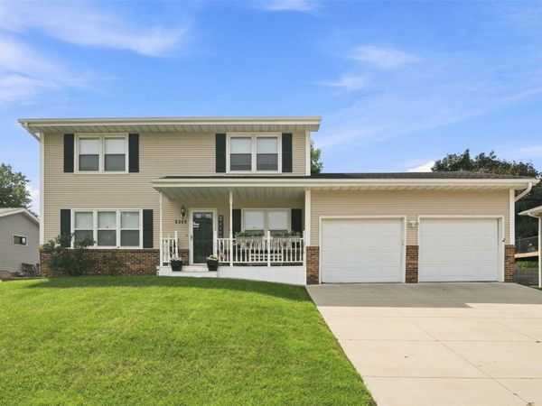 3165 25th Avenue , Marion, IA 52302