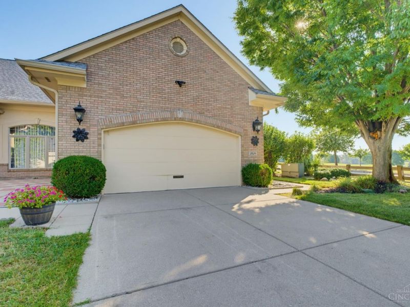 2824 Legend Falls Court, Beavercreek Township, OH 45431 Photo 4