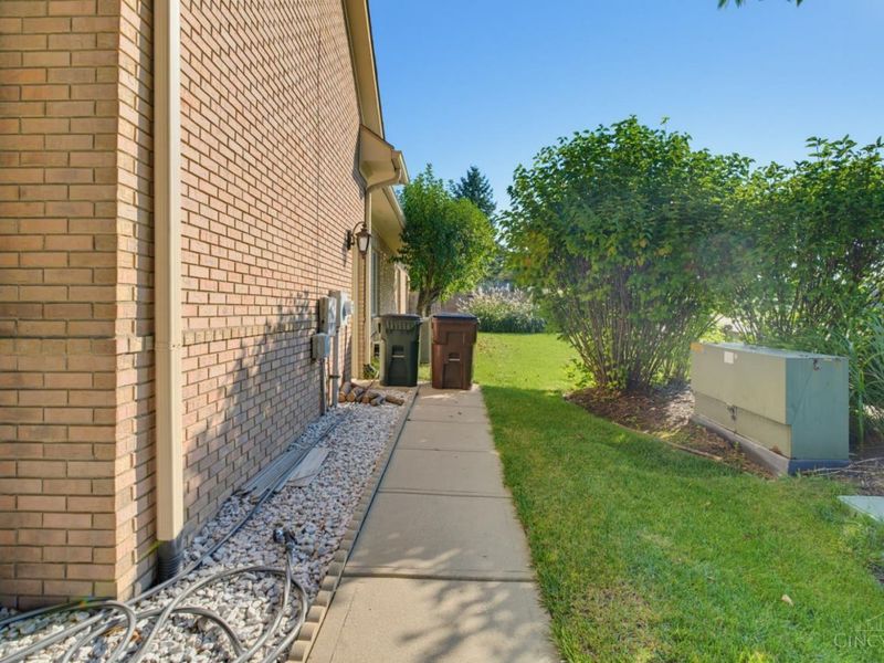 2824 Legend Falls Court, Beavercreek Township, OH 45431 Photo 5