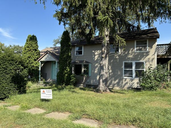 526 Tudor Road , Kingsford Heights, IN 46346