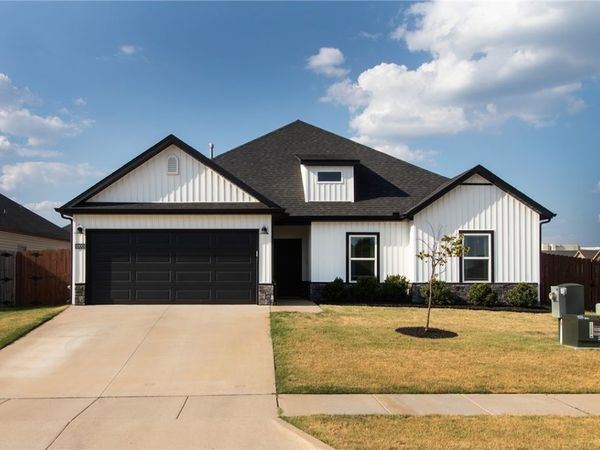 1000 Sunshine Court, Centerton, AR 72719
