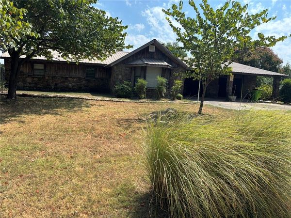 525 Zion Street, Lowell, AR 72745